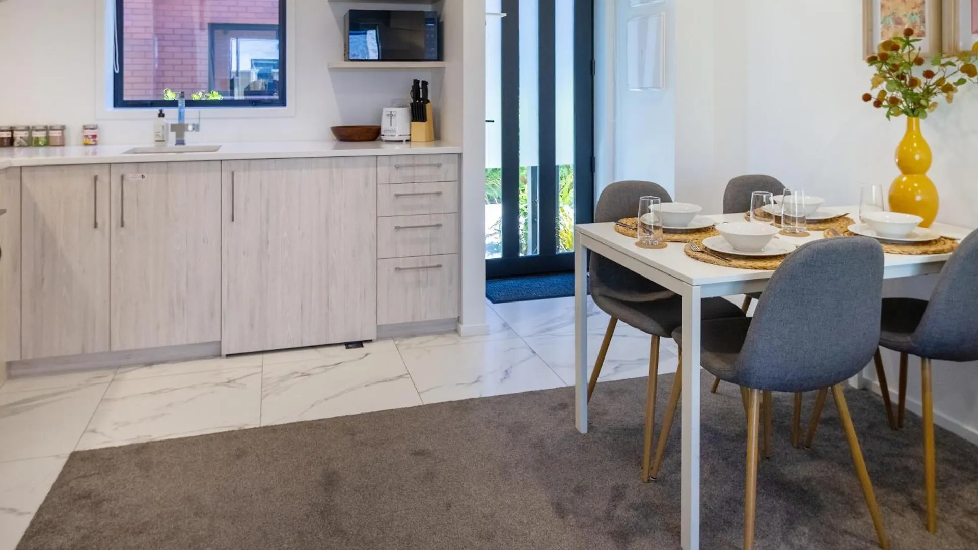 Gloucester Street Gem- 1 Bed 1 Bath Christchurch Apartment